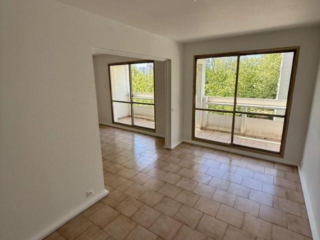 Location Appartement 3 pièces 65m² DECINES CHARPIEU 69150