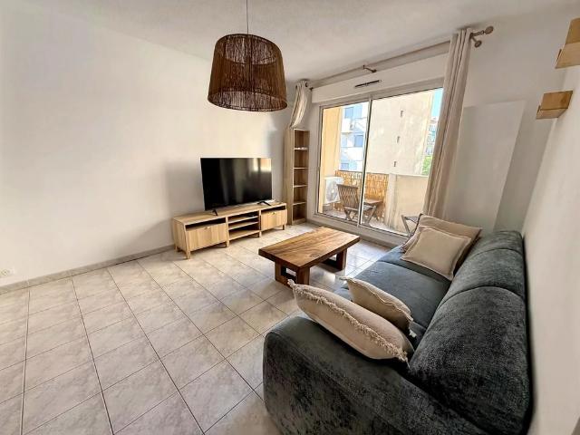 Location Appartement 3 pièces 65m² MARSEILLE 5ème