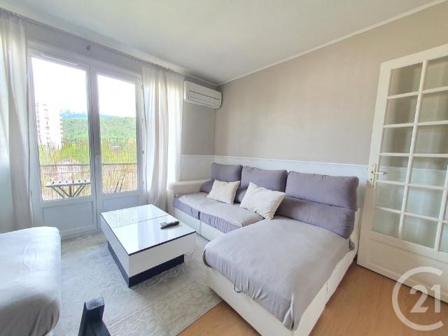 Location Appartement 3 pièces 65m² ST MARTIN D HERES 38400