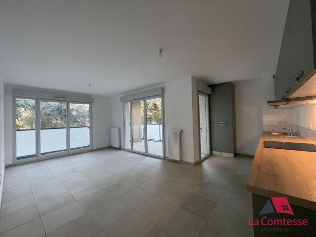Location Appartement 3 pièces 65m² ROQUEVAIRE 13360