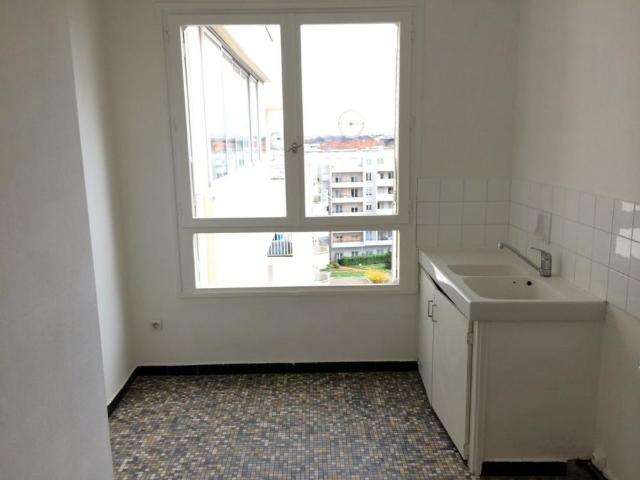 Location Appartement 3 pièces 66m² LYON 7ème