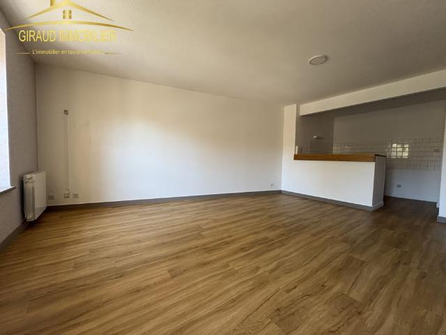 Location Appartement 3 pièces 68m² CHARLIEU 42190