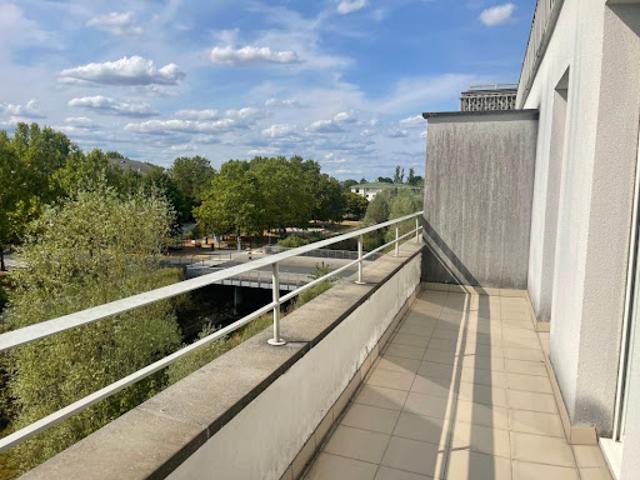 Location Appartement 3 pièces 69.75 m2 Sainte genevieve des bois