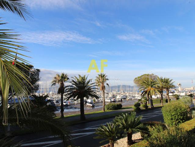 Location Appartement 3 pièces 69.9 m2 Saint raphael
