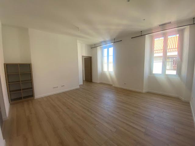 Location Appartement 3 pièces 69 m2 Bastia