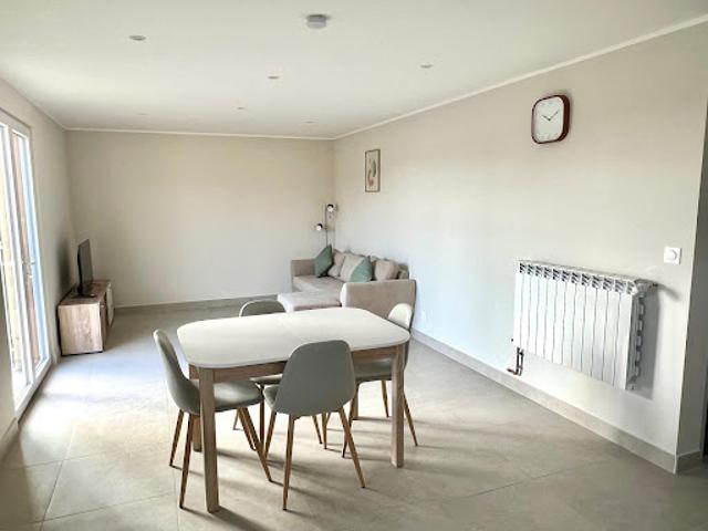 Location Appartement 3 pièces 69 m2 Saint Jean d'Angély