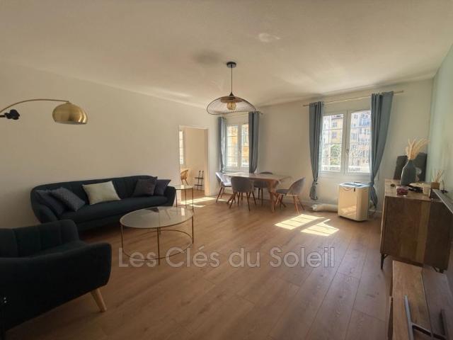 Location appartement 3 pièces 69 m² Toulon