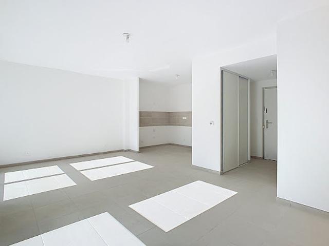 Location Appartement 3 pièces 73 m2 Marseille 15ème