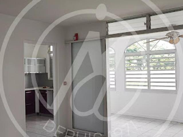 Location Appartement 3 pièces 70 m2 Baie mahault