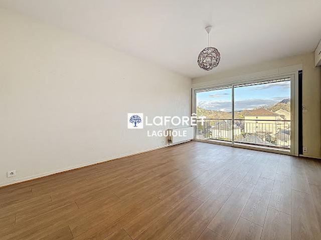 Location Appartement 3 pièces 70 m2 Espalion