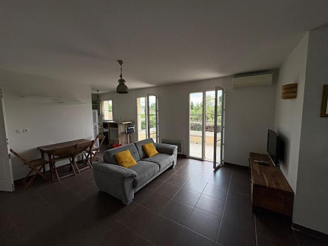 Location Appartement 3 pièces 70 m2 Les milles