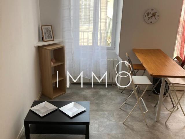 Location Appartement 3 pièces 70m² MARSEILLE 3ème