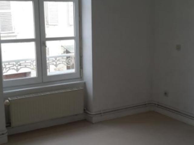 Location Appartement 3 pièces 71m² CHARLIEU 42190