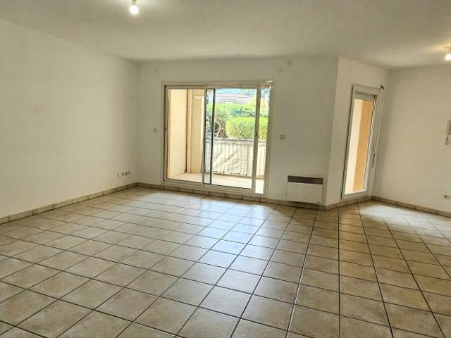 Location Appartement 3 pièces 71m² GONFARON 83590