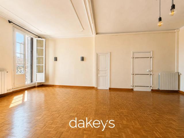 Location Appartement 3 pièces 71m² MARSEILLE 6ème