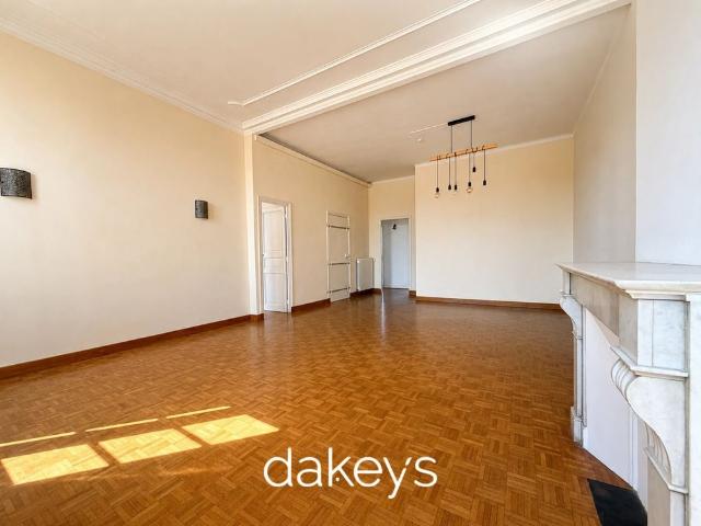 Location Appartement 3 pièces 71m² MARSEILLE 6ème