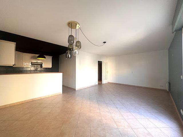 Location Appartement 3 pièces 72.73 m2 Courbevoie