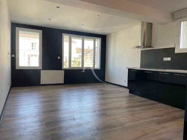 Location appartement 3 pièces, 72.00m², Saintes