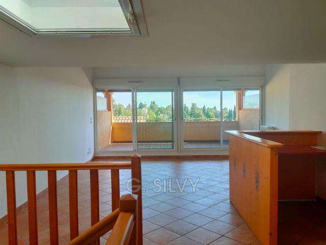 Location Appartement 3 pièces 72m² STE CECILE LES VIGNES 84290