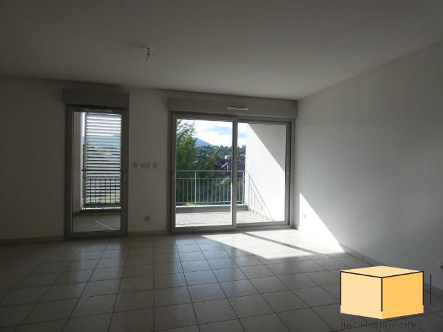 Location Appartement 3 pièces 77m² BELLEY 01300