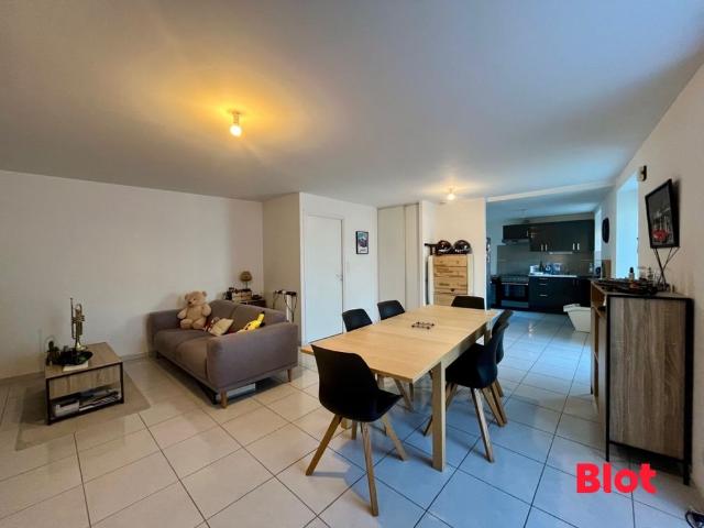Location Appartement 3 pièces 77m² PLEUMELEUC 35137