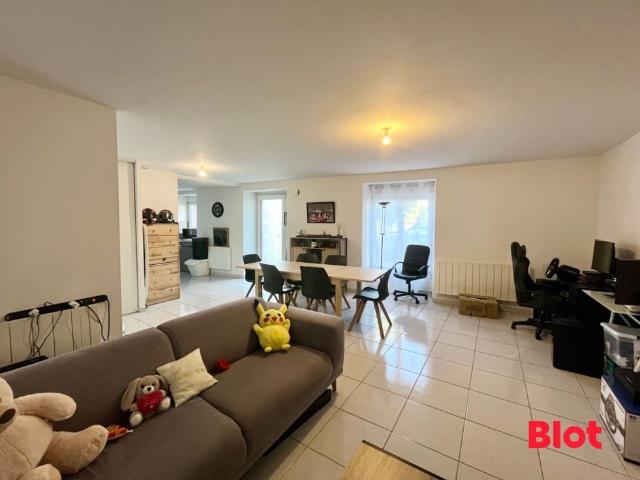 Location Appartement 3 pièces 77m² PLEUMELEUC 35137