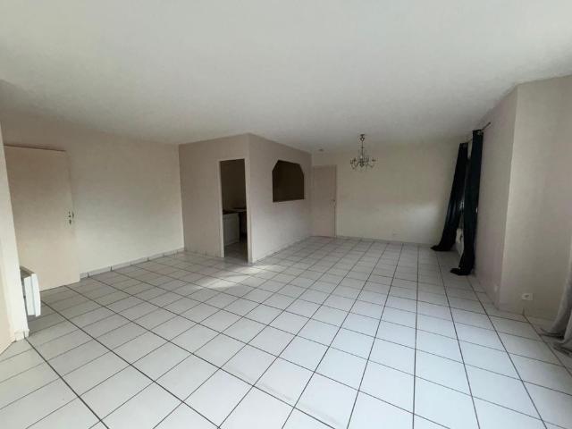 Location Appartement 3 pièces 77m² VAULX EN VELIN 69120
