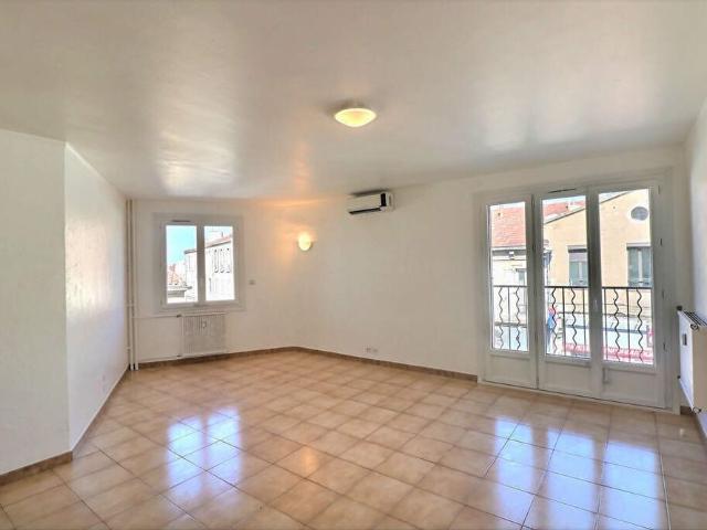Location appartement 3 pièces, 74.68m², Marseille 12