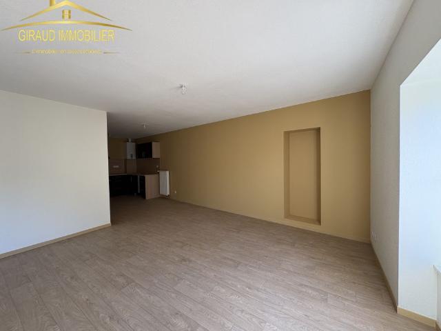 Location Appartement 3 pièces 74m² CHARLIEU 42190