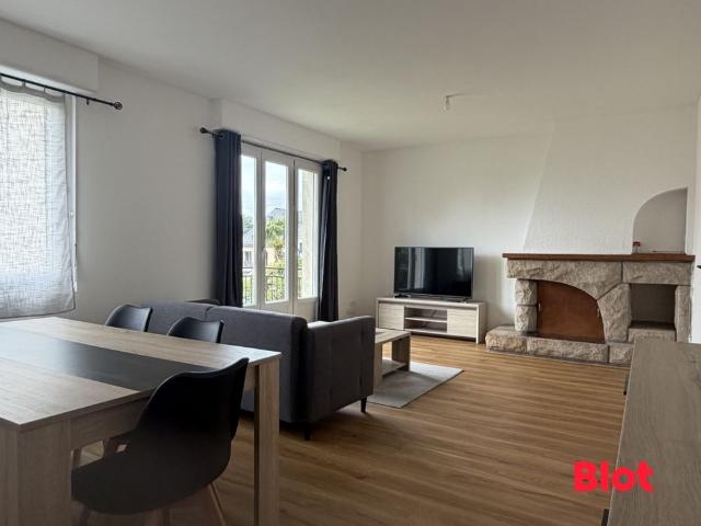 Location Appartement 3 pièces 74m² FOUGERES 35300