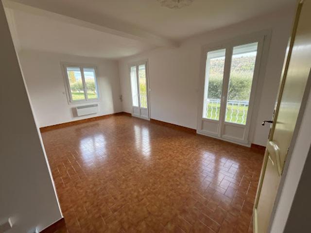 Location Appartement 3 pièces 75.77 m2 Riez
