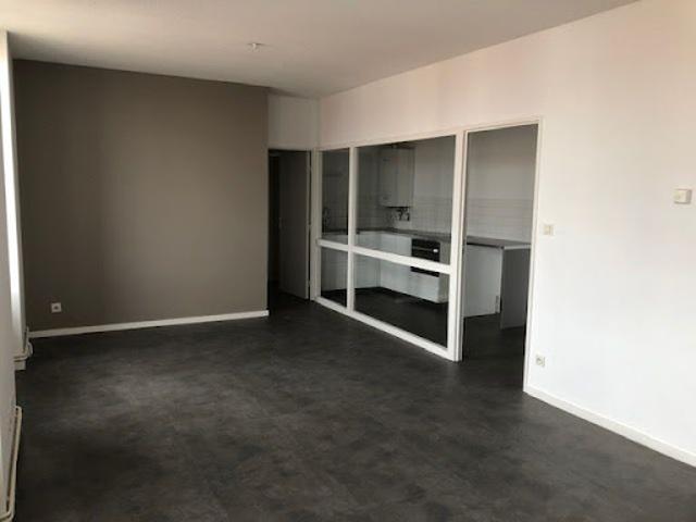 Location Appartement 3 pièces 75 m2 Saint Etienne