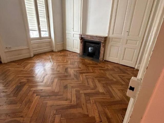 Location Appartement 3 pièces 75m² LYON 3ème
