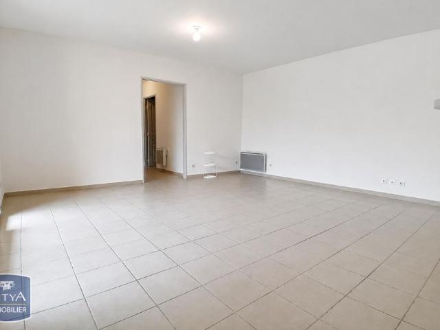 Location Appartement 3 pièces 75m² SORGUES 84700