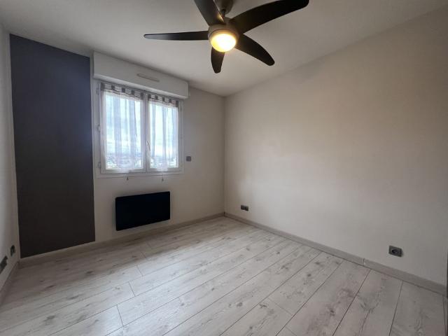 Location Appartement 3 pièces 75m² ST LAURENT DU VAR 06700