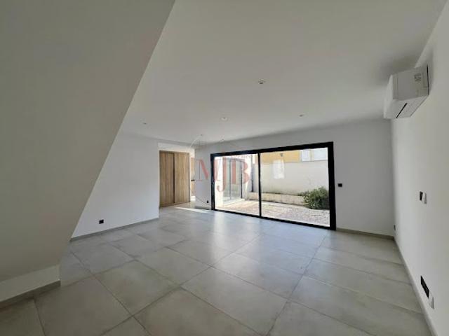 Location Appartement 3 pièces 76.46 m2 Saint Etienne du Grès