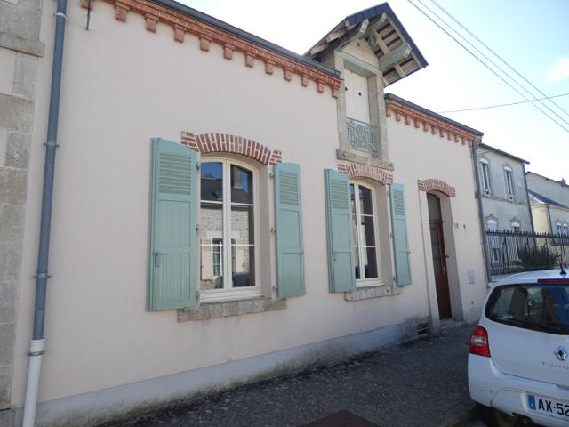 Location appartement 3 pièces, 76.90m², Neuville aux Bois