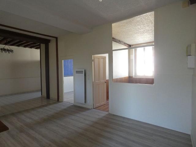Location appartement 3 pièces, 76.90m², Neuville aux Bois