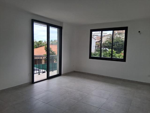 Location appartement 3 pièces, 76.00m², Fort de France