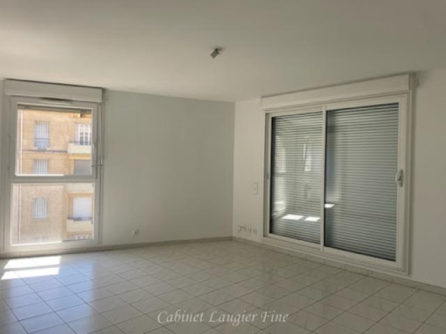 Location Appartement 3 pièces 76 m2 Marseille 5ème