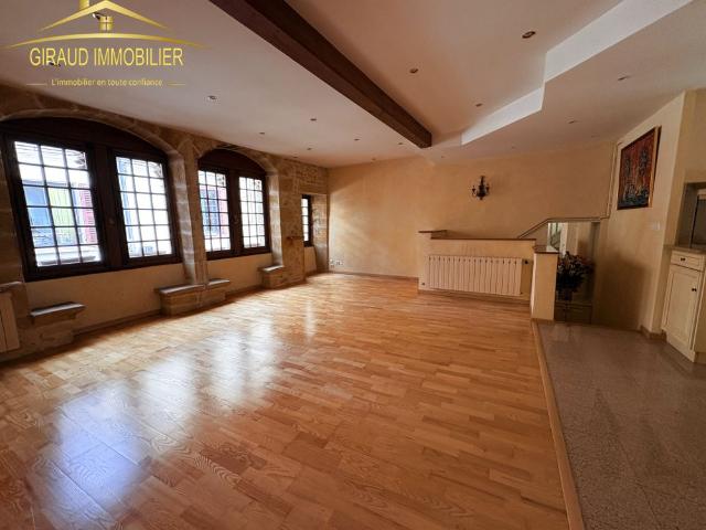Location Appartement 3 pièces 76m² CHARLIEU 42190