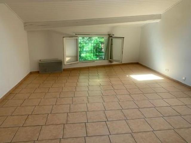 Location Appartement 3 pièces 76m² LA ROQUEBRUSSANNE 83136