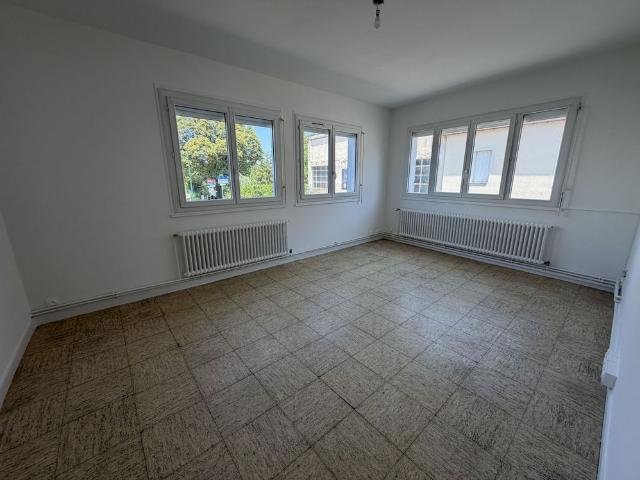 Location Appartement 3 pièces 76m² VONNAS 01540