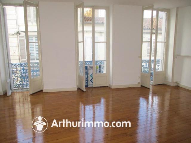 Location Appartement 3 pièces 78 m2 à Saint Jean d'Angély