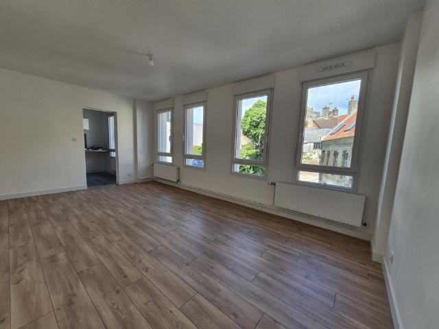 Location Appartement 3 pièces 78m² ST OMER 62500