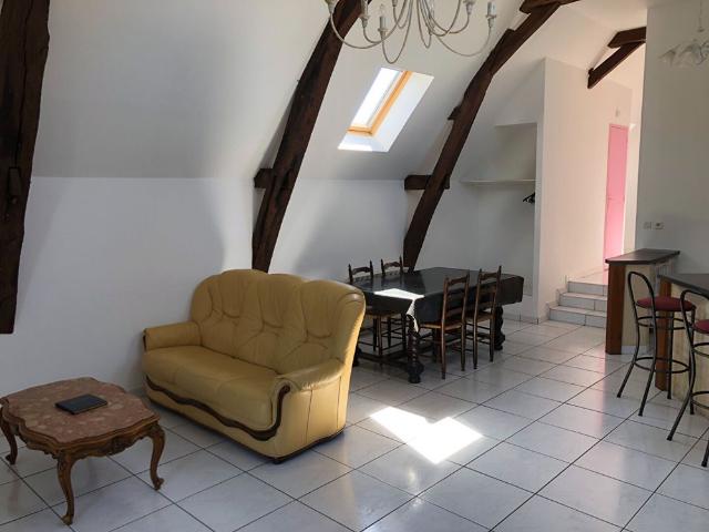 Location appartement 3 pièces, 79.69m², Brissarthe