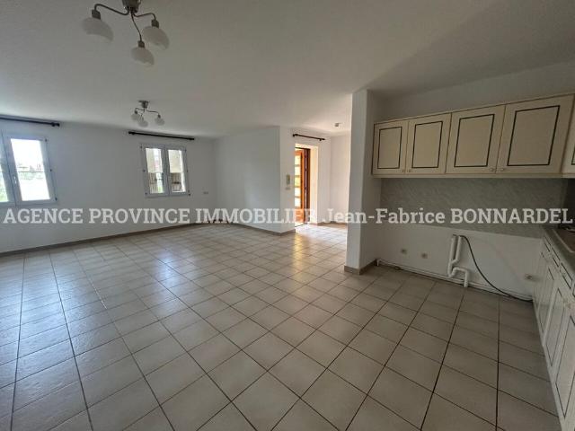 Location Appartement 3 pièces 79m² VALREAS 84600