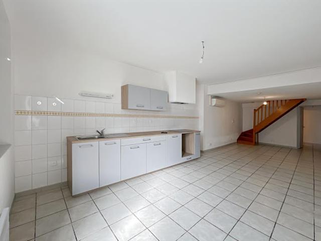 Location Appartement 3 pièces 83.9 m2 Grenade