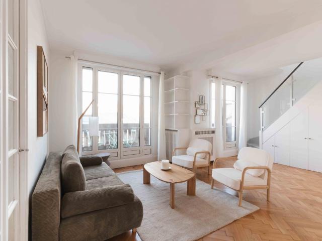Location Appartement 3 pièces 83m² PARIS 8ème