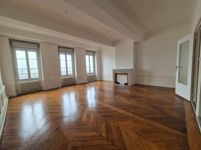 Location appartement 3 pièces 80.46 m² à Mâcon 71000 4 650 €